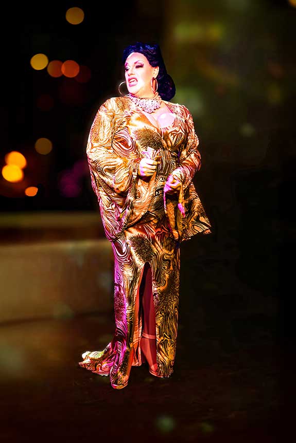Drag-002 Fanny D. Pack