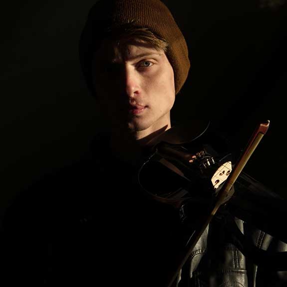 Entertainment-005 Russell Nielson: Strings, Dance, and Magic