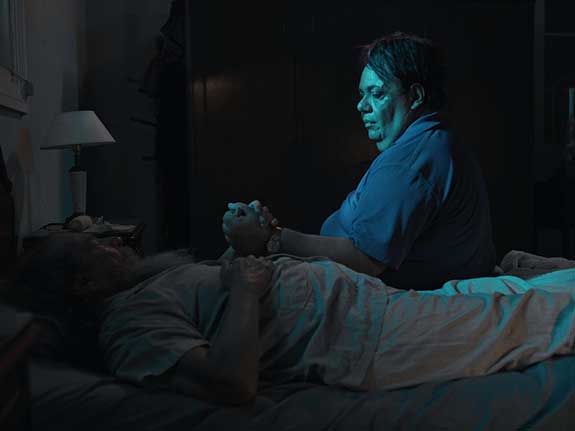 Cherri-003 (L-R) Luis (Roberto Díaz Gomar), Cherri (Juan Miguel Más)